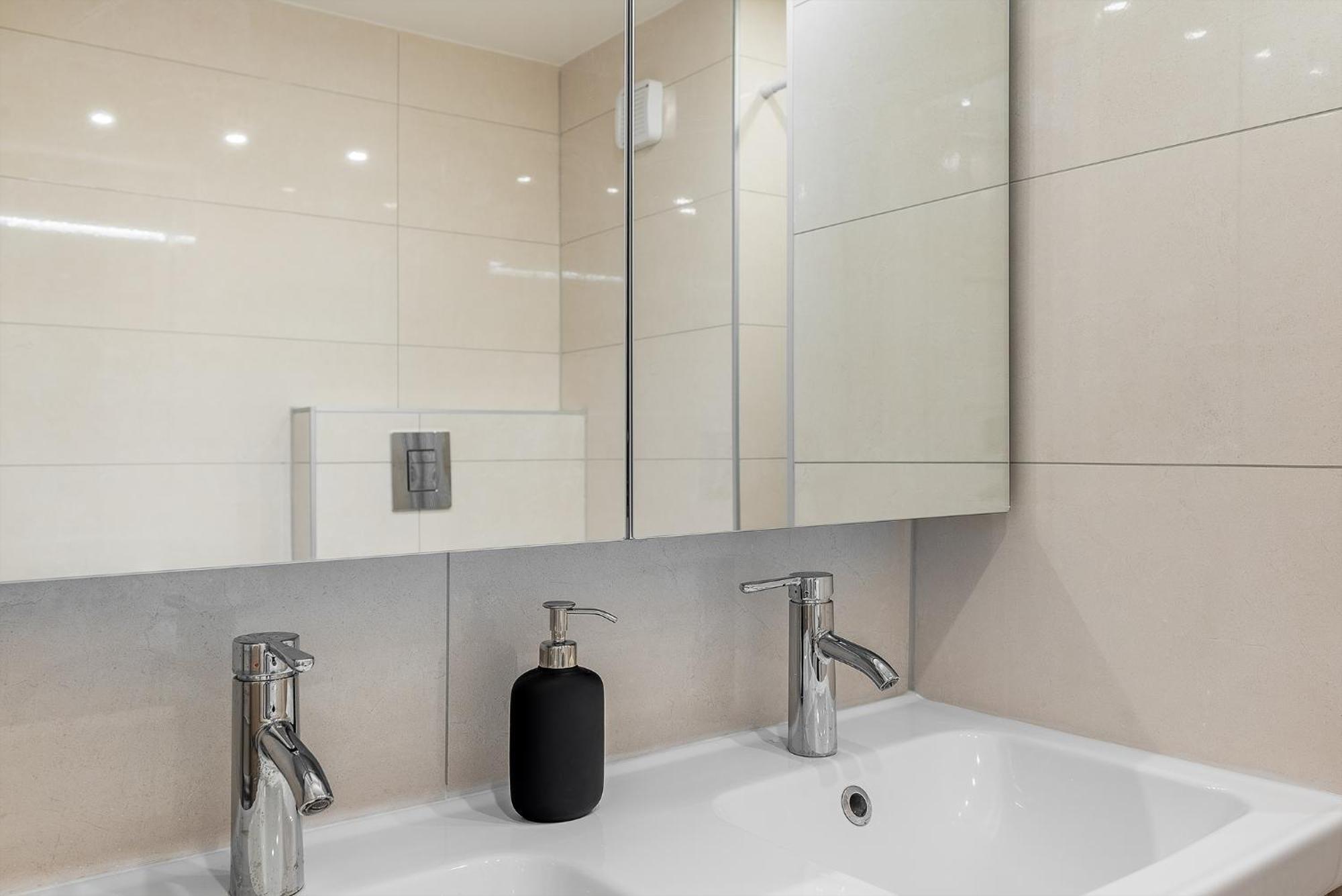 Classical Mini With A Modern Touch! Apartment