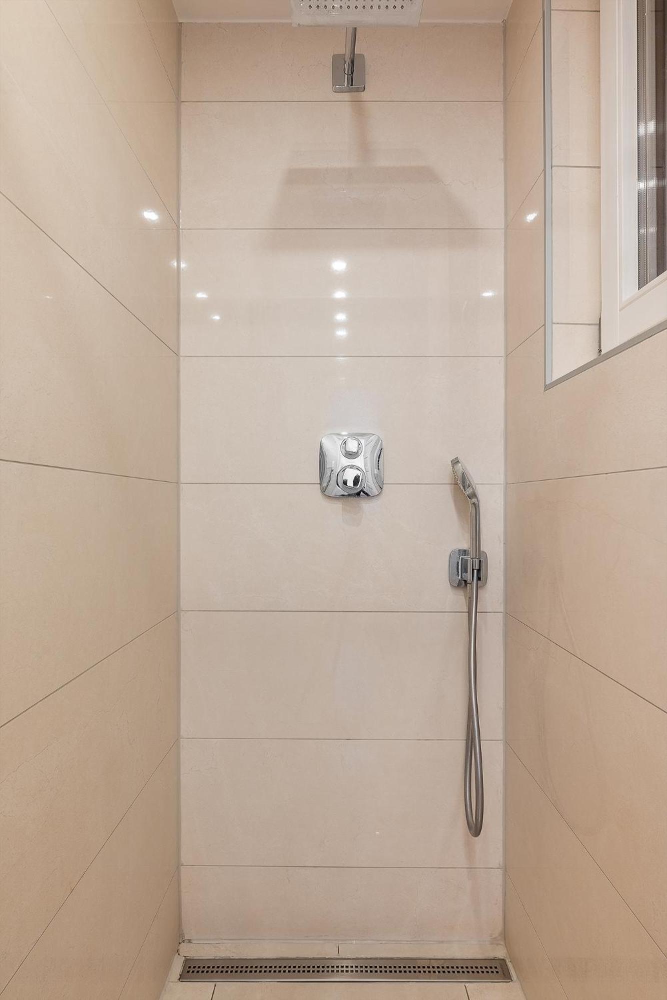 Classical Mini With A Modern Touch! Apartment