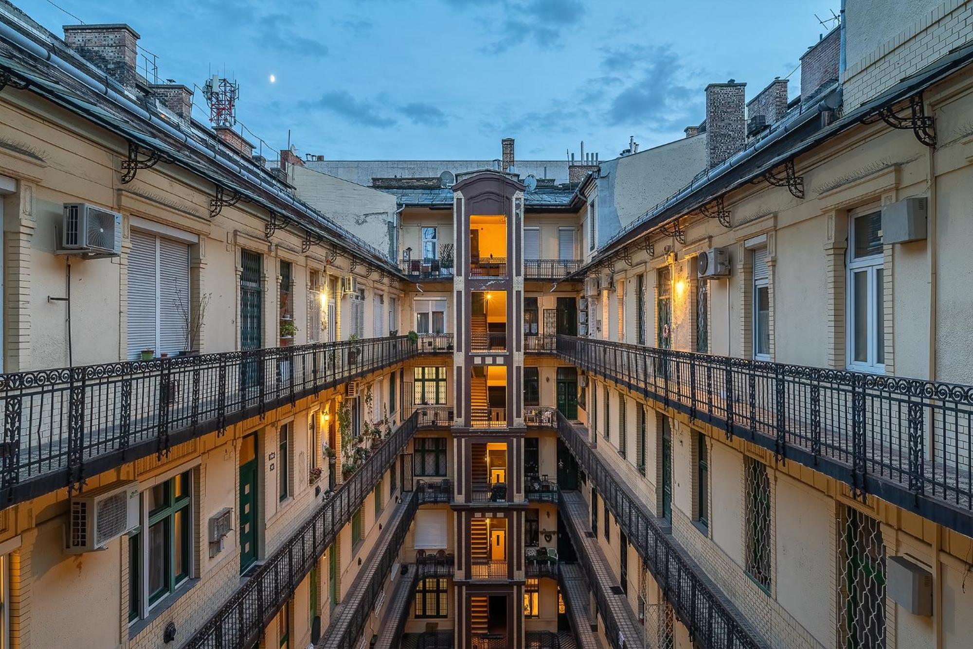 Classical Mini With A Modern Touch! Apartment Budapest